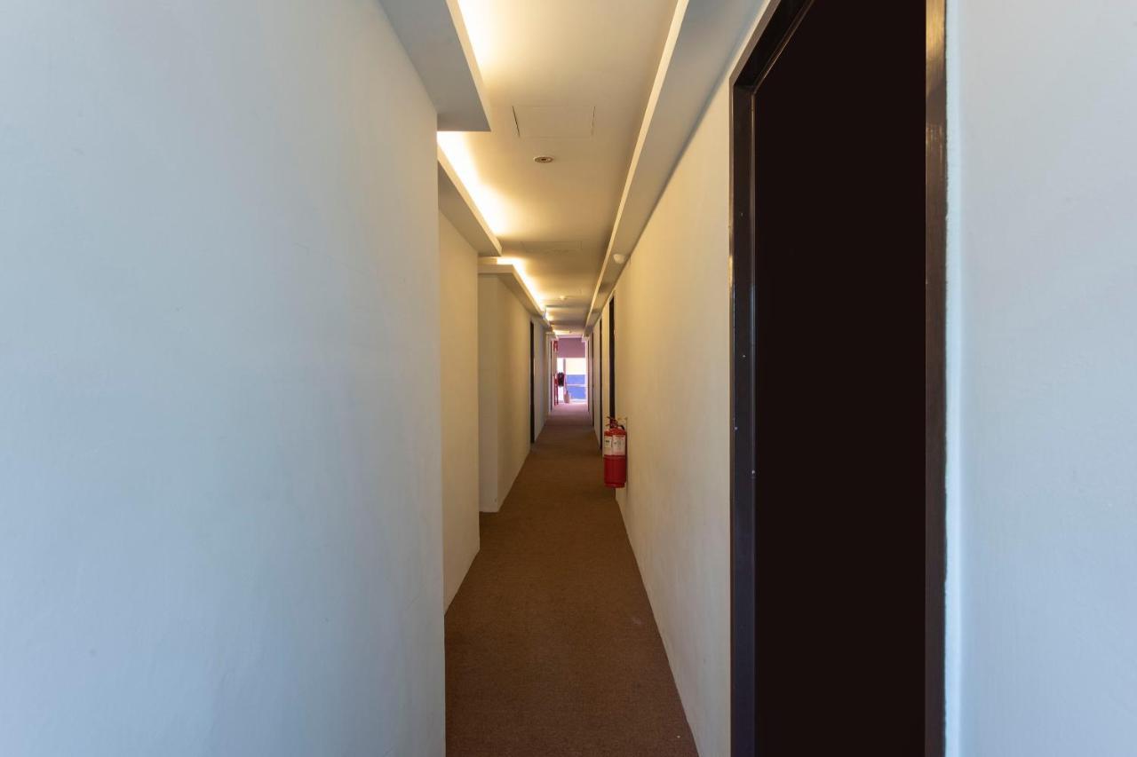 Oyo 90403 North City Hotel 新山 外观 照片